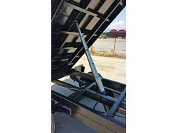 Ανατρεπόμενη καρότσα για τρακτέρ με 1 άξονα και 5500kg ωφέλιμο 