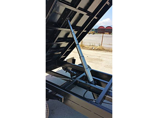 Ανατρεπόμενη καρότσα για τρακτέρ με 1 άξονα και 5500kg ωφέλιμο 