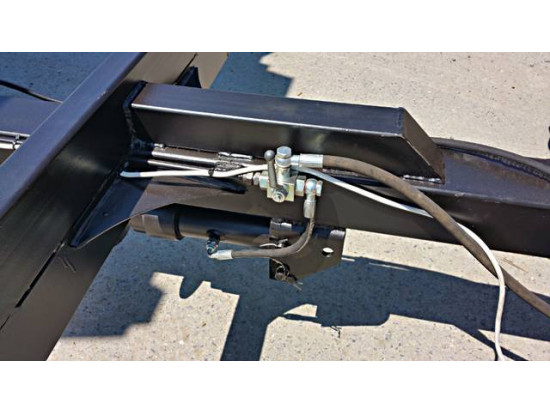 Ανατρεπόμενη καρότσα για τρακτέρ με 1 άξονα και 5500kg ωφέλιμο 