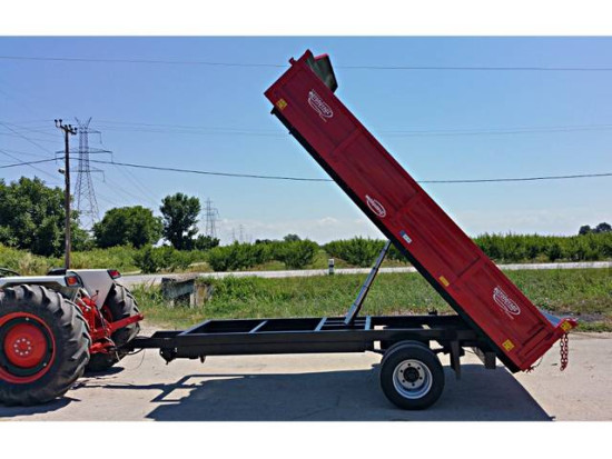 Ανατρεπόμενη καρότσα για τρακτέρ με 1 άξονα και 5500kg ωφέλιμο 