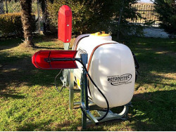 Ψεκαστικό ζιζανιοκτονίας 500L με διπλή μπάρα ψεκασμού 