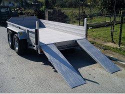 Ρυμουλκούμενα τρέιλερ μεταφοράς μηχανημάτων 