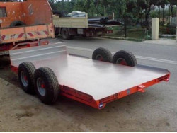 Ρυμουλκούμενα τρέιλερ μεταφοράς μηχανημάτων 