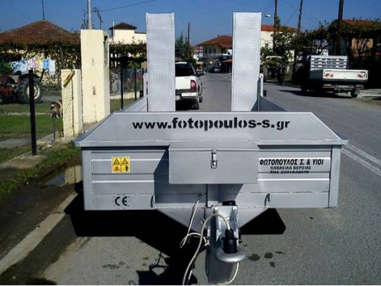 Ρυμουλκούμενα τρέιλερ μεταφοράς μηχανημάτων 