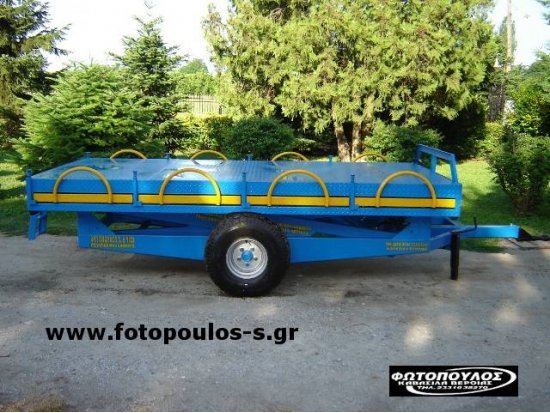 Υδραυλική σκάλα. Ανυψωτική πλατφόρμα μεταφοράς.